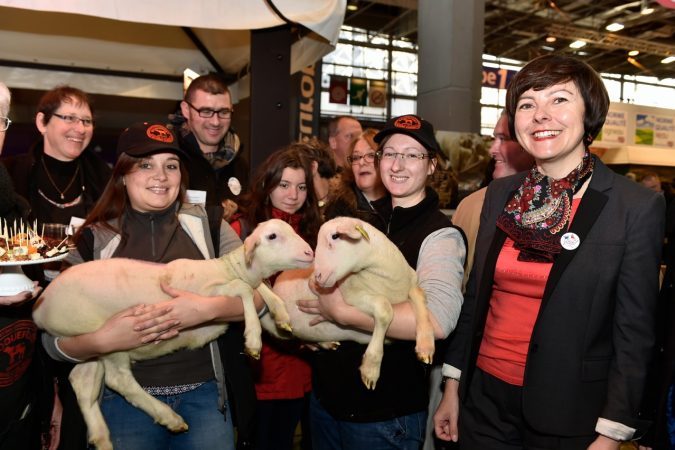 Carole Delga avec les éleveurs ovins de la Région
