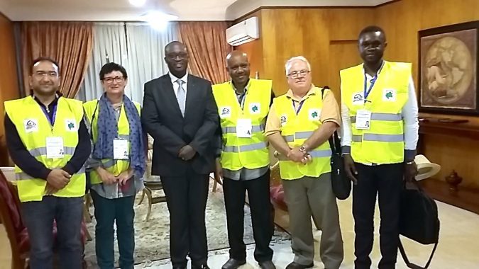 L'équipe d'observateurs internationaux en compagnie du gouverneur de Port Gentil