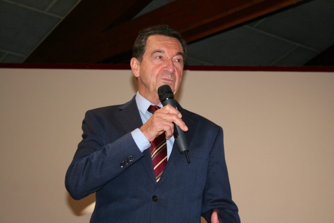 Bernard Bros, maire de Carbonne souhaite la bienvenue à la nombreuse asemblée.