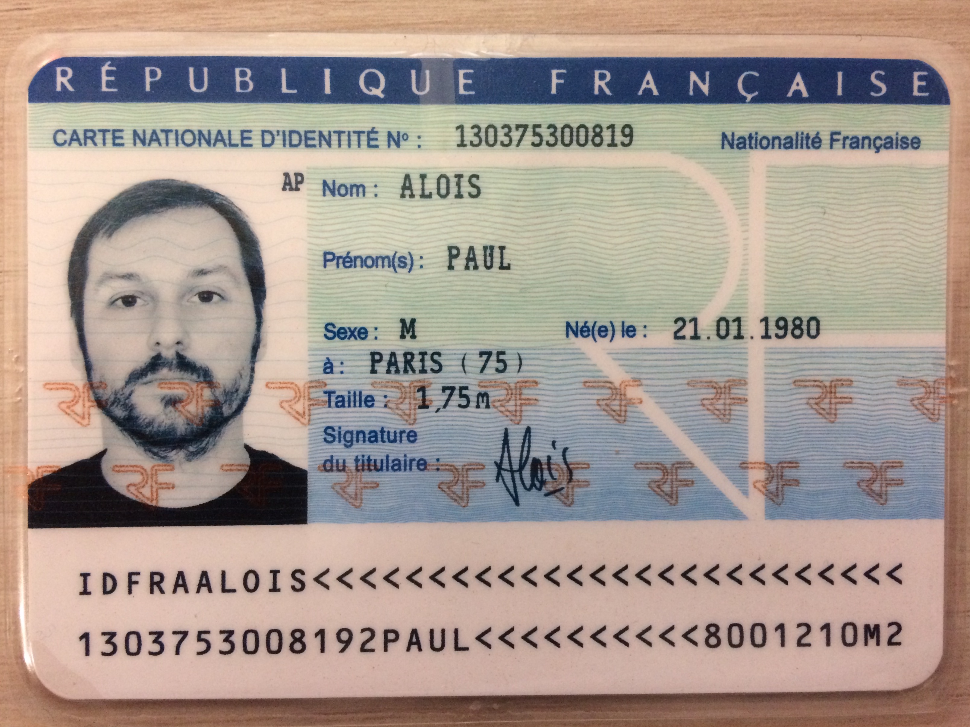 Cartes d'identité, passeports, certificats d ...