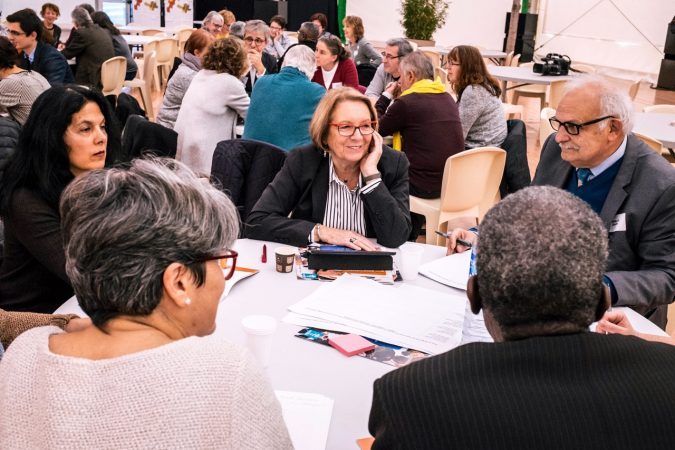 Des tables rondes pour effectuer des propositions sur différents thèmes.