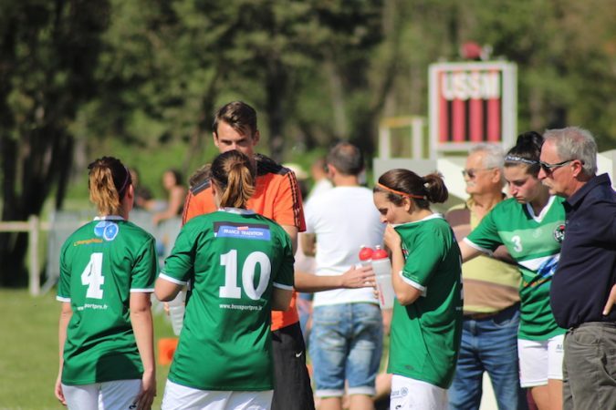 Concentrées mais rassurées, les filles de l'ELLES