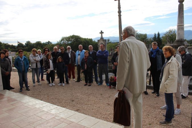 Michel Fabry fait l'historique de l'église.