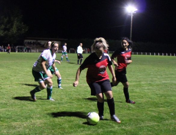 Kristelle veille au grain dans son couloir.