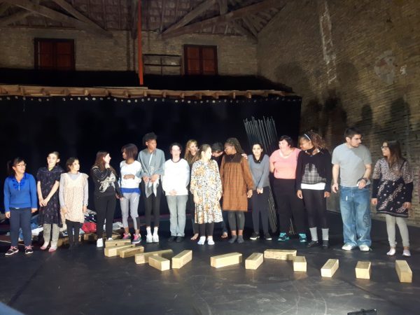 Le salut final... Tous ensemble...