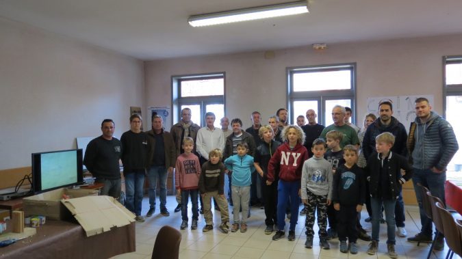 Jeunes pêcheurs, encadrants et invités.