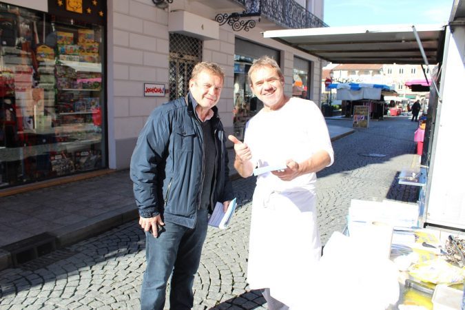 M. Montsarrat en campagne sur le marché