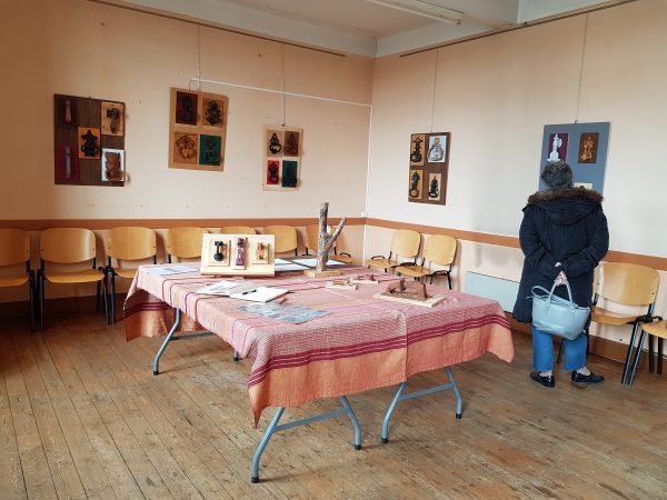 exposition de heurtoirs en bois