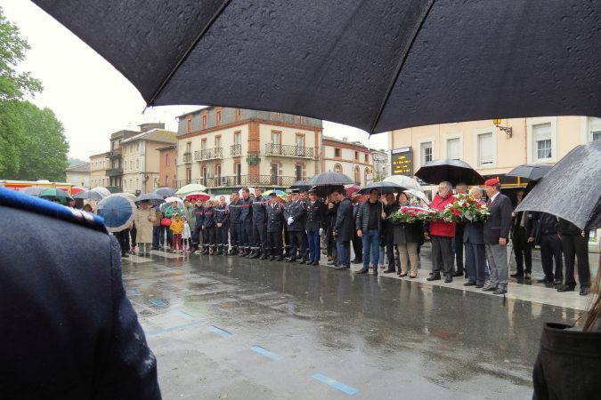 Stoïques sous la pluie