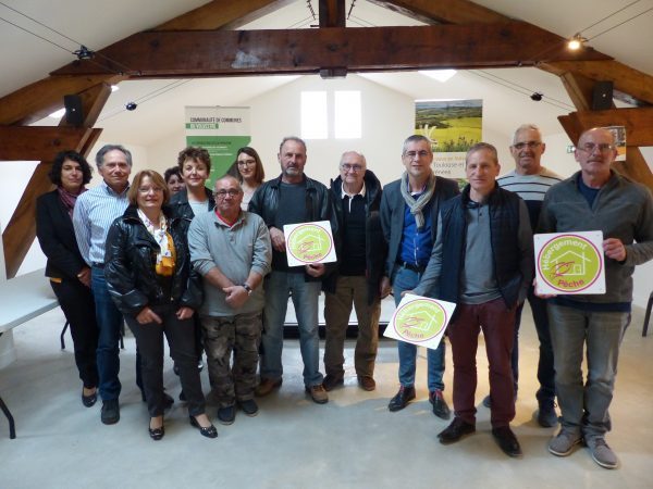 Les lauréats et les diiférentes autorités dont Denis Turrel président de la communauté des communes, Maryse Vezat vice présidente du conseil départemental en charge du tourisme et Marion Bellegarde responsable de l'OT du Volvestre