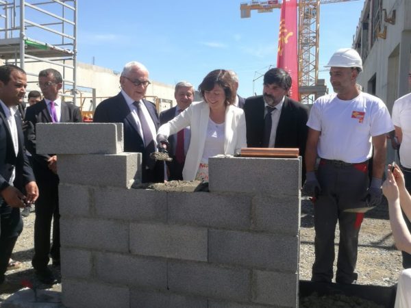 Carole Delga pose la première pierre du Lycée