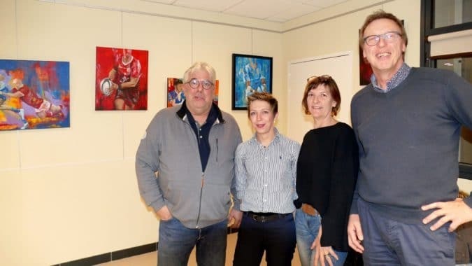 A gauche Laure Capdefosse.