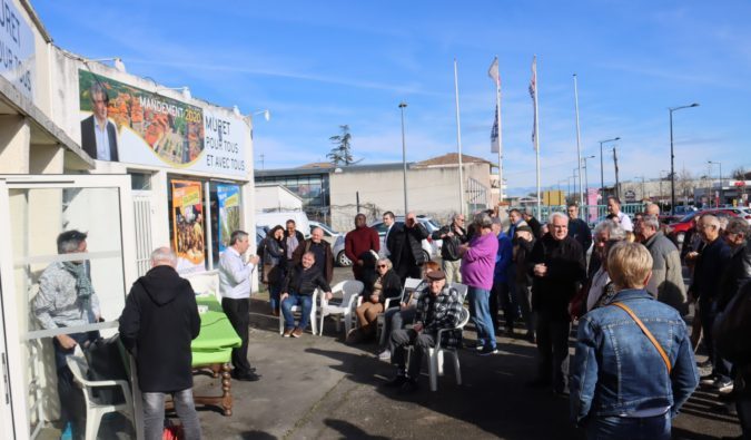 Lors de l'inauguration du local de campagne