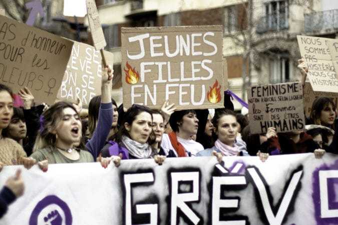 Jeunes filles en feu du 8 mars