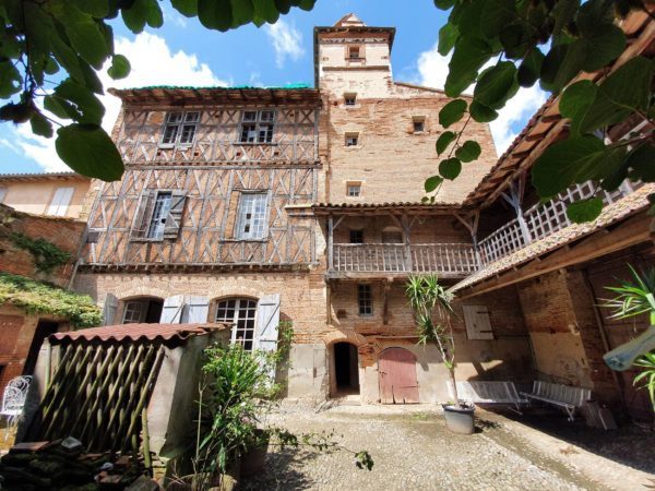 La cour de la maison Ysalguier