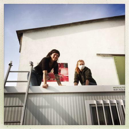 Léna Durr et Romane Esco ont terminé le collage des 18 portraits