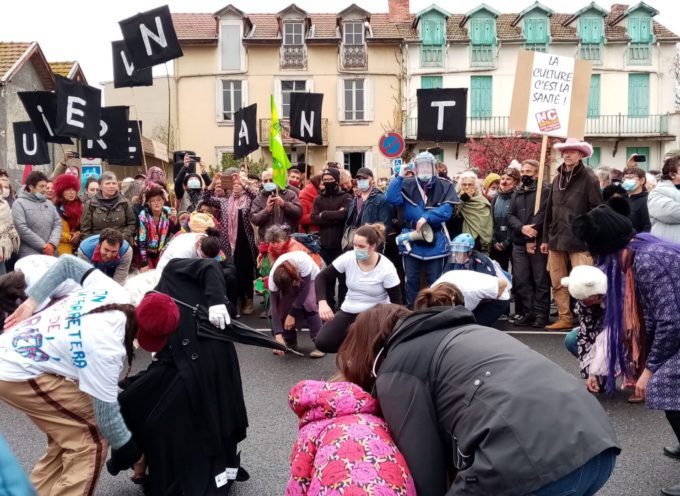 Les artistes manifestent à Saint Gaudens : “La culture en réanimation”