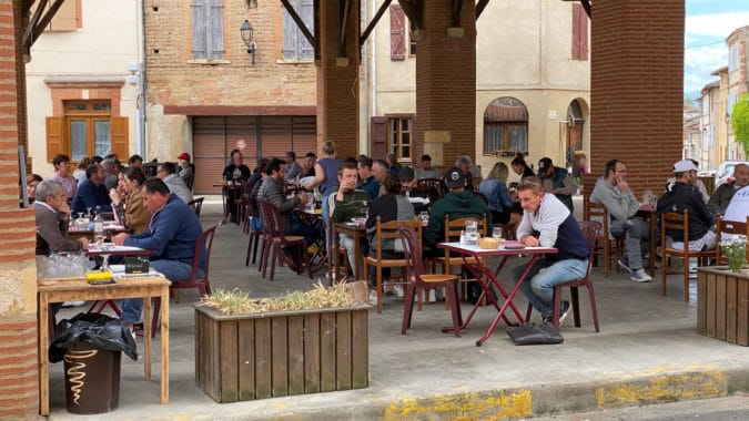 Le bonheur de se retrouver au restaurant