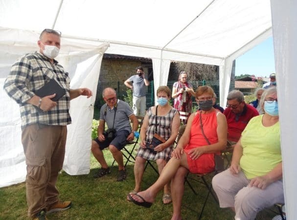 Pascal Giraudel responsable des sites et du musée de Montmaurin, accueille les visiteurs lors du colloque d'Amélie Vialet.