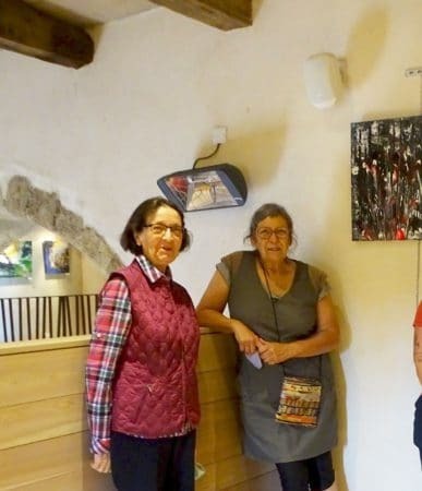 Une prochaine exposition de sculptures à la MJC de Monléon présidée par Josette Francazal (à dr).