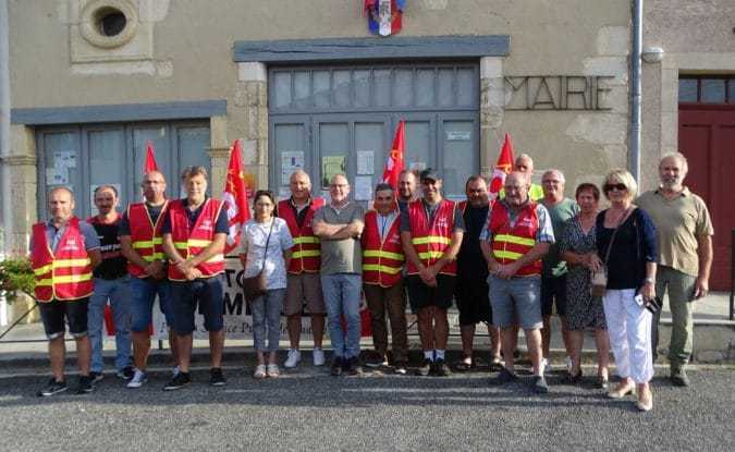 Pour soutenir Manuela, agent administratif licenciée par le maire, la CGT a organisé un rassemblement à Alan lundi 13 septembre.