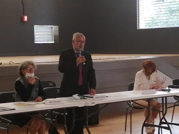 Le maire Jean-Luc Rivière