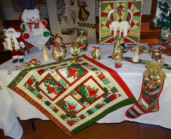 Des merveilles cousues et brodées à voir à l'exposition de l'association De Fil en Aiguilles à Ciadoux les 27 et 28 novembre.