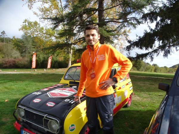 Jeoffrey Decoupigny organisateur et chef d'orchestre du Blue Rally Bardenas, 4 jours d'aventure en 4L et 2CV à travers les Pyrénées jusqu'en Espagne.