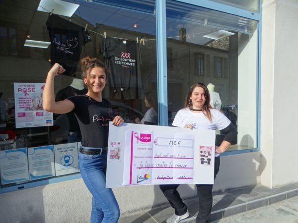 Mélissa et Caroline, de l'Atelier Flex à Boulogne, ont récolté 716€ sur la vente d'objets, pour Octobre rose.