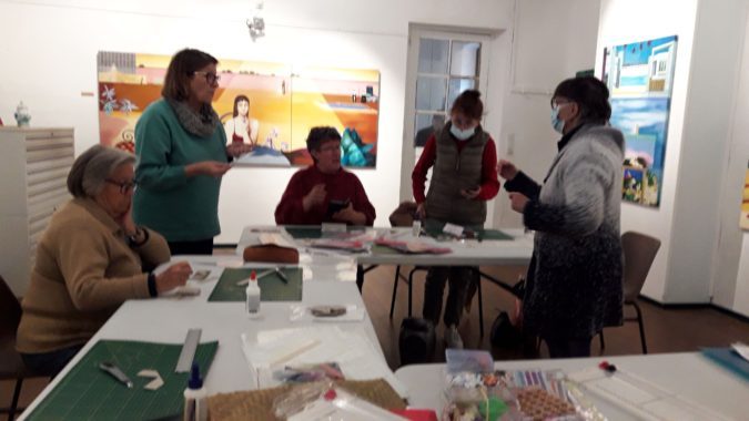 On crée en s'amusant avec Gisèle Rumeau, à l'atelier de scrapbooking du Musée de Peinture de Saint-Frajou.
