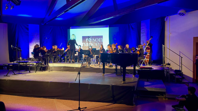 L'orchestre "Résonances" de Carbonne dirigé par Marie-Claire Schwalm