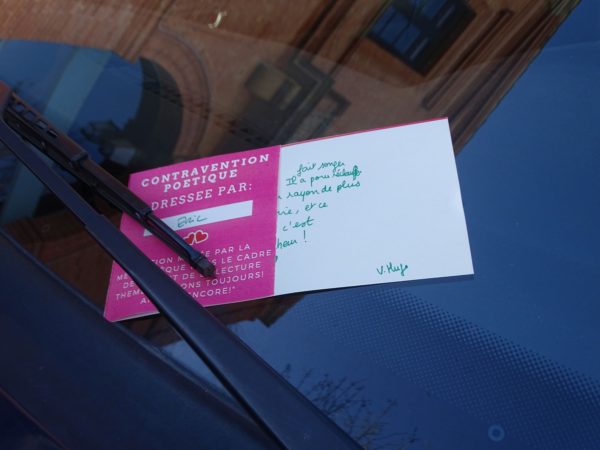 Les papillons sous les pare-brises des voitures à L'Isle en Dodon ce weekend, ne coûtaient rien, juste un peu de poésie pour les Nuits de Lecture