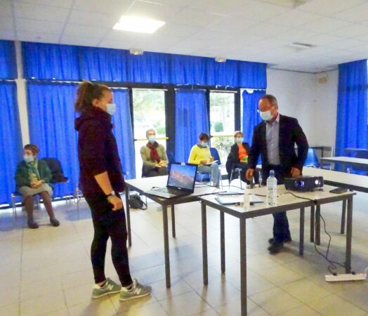 Le bus informatique propose des ateliers de formation à l'usage de l'ordinateur, pour débutants de tous âges (photo archives), prochainement à Blajan.