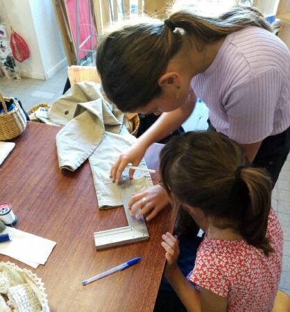 Venez apprendre à coudre à l'atelier créatif de la Cafetière d'Aurignac le 22 février.