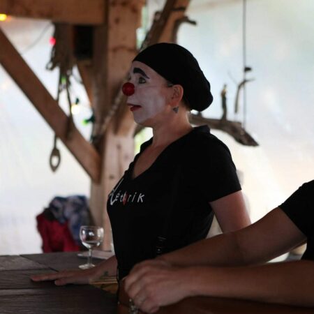 A la Cafetière d'Aurignac samedi 26 mars, vos messages seront criés à la cantonade par Asphodèle et PléthOrik, qu'on se le dise.