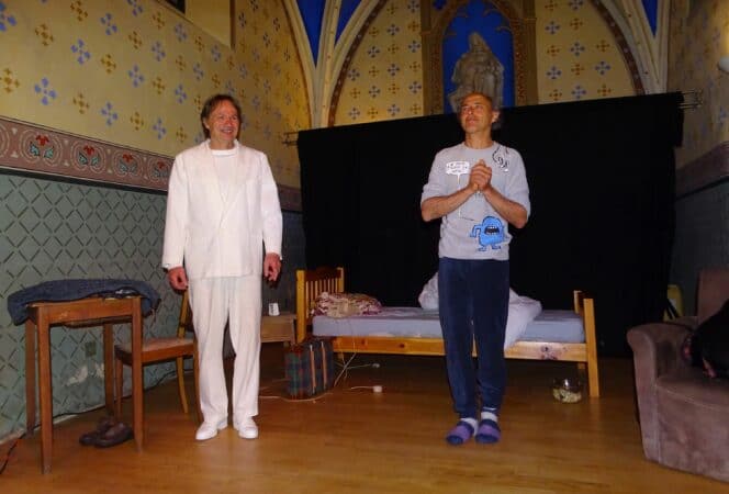 Une magnifique soirée organisée par la MJC de Monléon Magnoac, avec la pièce de théâtre Question de vie Question de mort, interprétées par la Cie Zig et Zag.