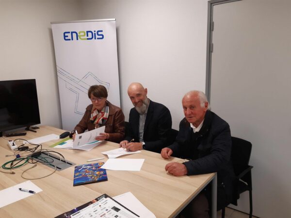 Les représentants d'Enedis et de l'association CLAP ont cosigné la convention de partenariat pour la 19è édition du festival Jazz en Comminges.
