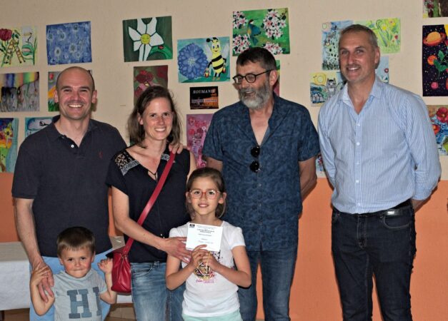 La remise des prix des lauréats de la Biennale internationale de peintures d'enfants, organisée par le Musée de pienture de Saint-Frajou, s'est déroulée le 13 mai à Savères, commune partenaire de l'événement.