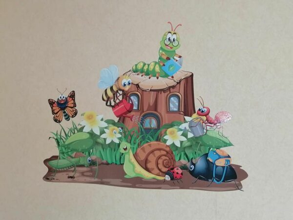 De jolis stickers ornent les murs de la Maison des assistantes de Boulogne, pour le plus grand plaisir des tout-petits