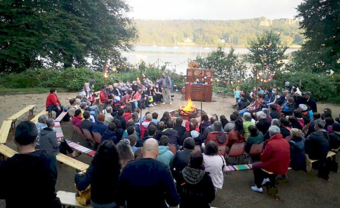 Pour les spectacles à Aurignac, la ville s'est dotée de gradins démontables type Le Fourneau (photo illustration Le Fourneau).