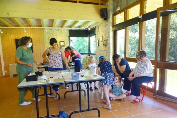L'atelier cyanotype animé par Carine Rosello à l'arboretum de Cardeilhac, a permis aux participants d'apprendre ce procédé ancien de tirage en bleu et blanc.
