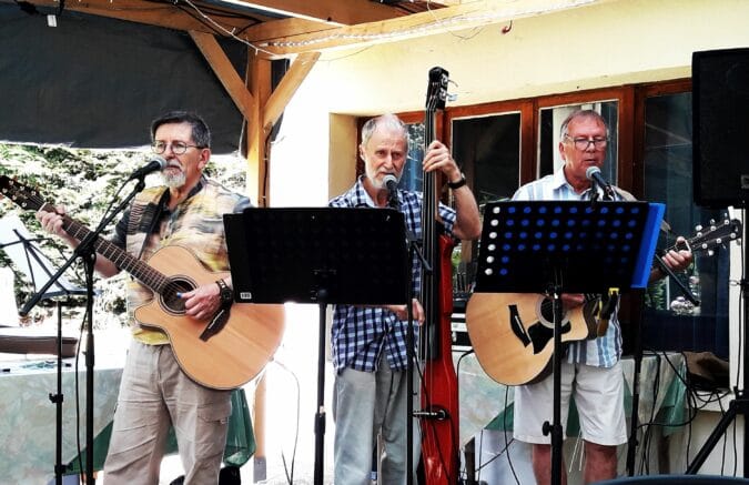 Le groupe Triangle a assuré l'animation musicale dimanche 3 juillet au restaurant le Nizors de Boulogne.