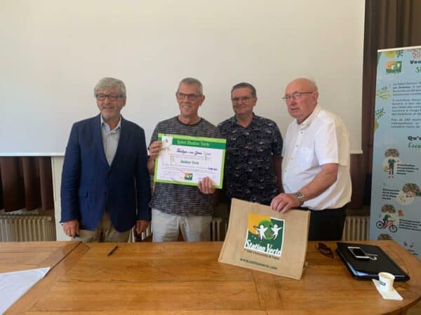 La Charte Station Verte a été remise aux 12 communes labellisées en Haute-Garonne, ici le maire adjoint de Boulogne Yves Bon, entouré de Didier Cujives, Patrice Rival et Daniel Acker.