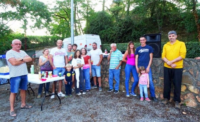 Une soirée sympathique pour les Samanais (ici une partie des spectateurs), vendredi 19 août, pour visionner en plein air le film Antoinette dans les Cévennes. Plein succès.