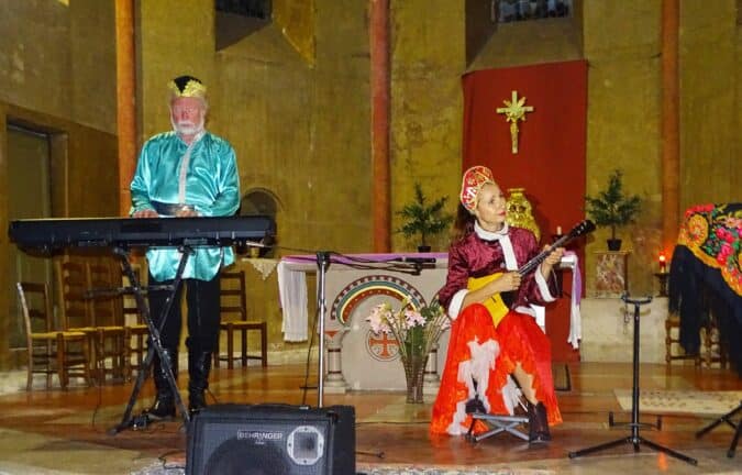 Un merveilleux concert de chants Russe avec Valery Orlov, ancien des Choeurs de l'Armée Rouge, et sa compagne Tatiana, à l'église de Boulogne le 12 août.