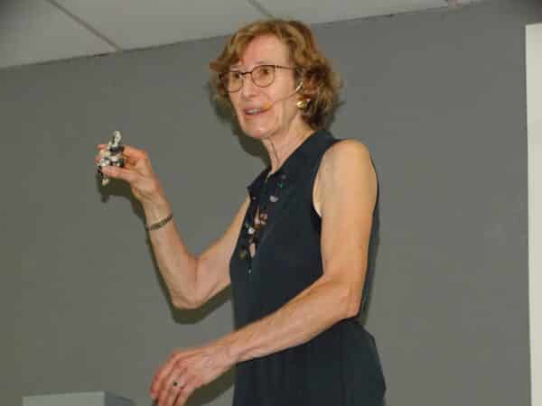 Une relation fusionnelle s'est nouée entre Nathalie Rouquerol et la petite Vénus de Lespugue, qui a laissé la scientifique pénétrer ses secrets et décoder le message en quatre dimensions qu'elle transmet à l'Humanité.