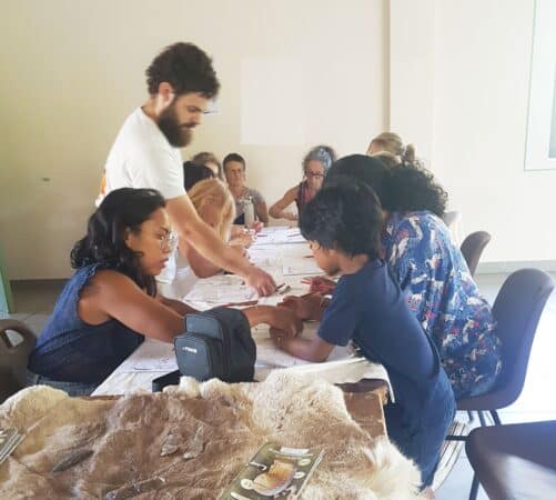 Mathieu Lacoste, du préhistosite de Brassempouy dans les Landes, est venu animer un atelier de sculpture à Sarremezan, dans le cadre du festival Passion Comminges, le 8 août.