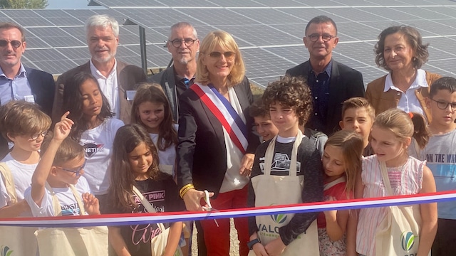 Lors du traditionnel coupage de ruban par Karine Brun maire de la commune