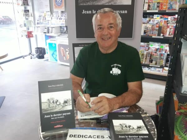 Jean-Paul Abadie a dédicacé son livre "Jean le dernier paysan face aux Pyrénées, à la maison de la presse le Lutetia à Boulogne. Un hommage au monde rural d'autrefois.