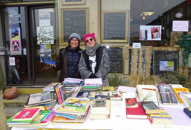 Sourire et bon accueil à la Cafetière pour la bourse aux livres, au profit du Téléthon.